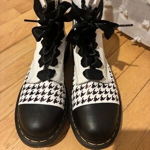 RIOT GRRRL: Custom Doc Martens size 9L